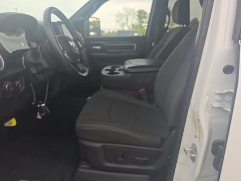Used 2024 RAM 2500 Big Horn w/ Night Edition AWD/4WD image 35