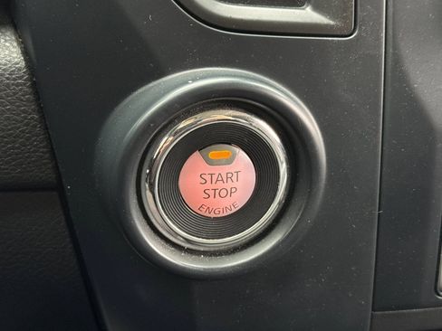 Used 2023 Nissan Titan SV image 32