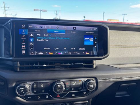 Used 2025 Jeep Wrangler Sahara image 18