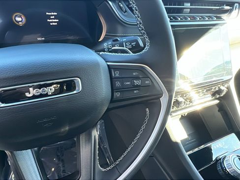 New 2025 Jeep Grand Cherokee Altitude image 21