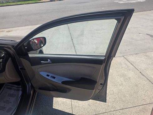 Used 2014 Hyundai Accent GLS FWD image 8
