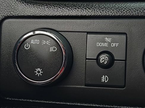 Used 2014 Chevrolet Suburban LT image 17