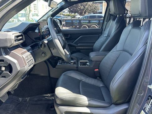 Used 2025 Toyota 4Runner TRD Off-Road Premium w/ Tow Technology Package AWD/4WD image 18