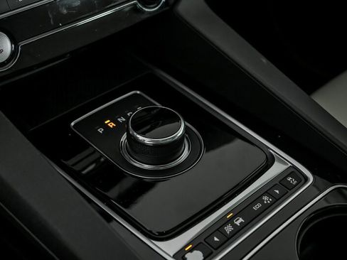 Used 2017 Jaguar F-PACE Prestige image 36