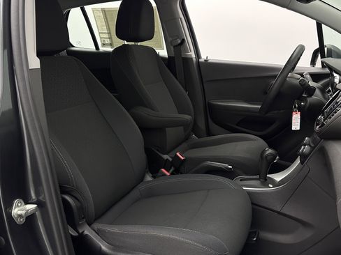 Used 2019 Chevrolet Trax LS FWD image 30
