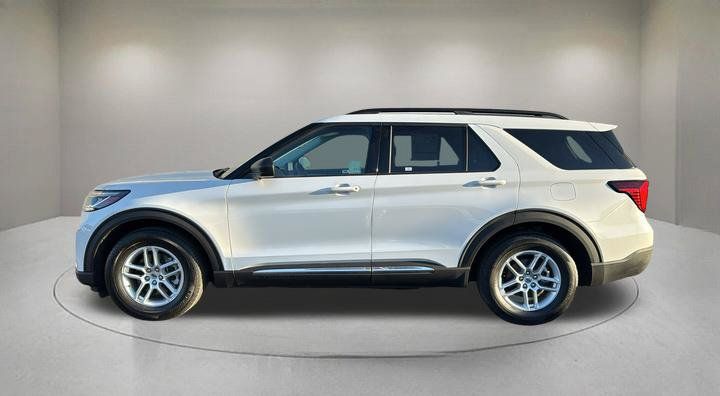 Certified 2025 Ford Explorer Active w/ Active Comfort Package RWD image 5