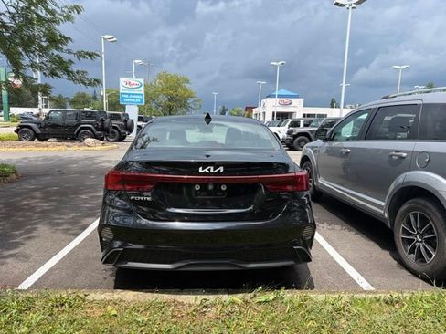 Used 2022 Kia Forte LXS w/ LXS Technology Package FWD image 3