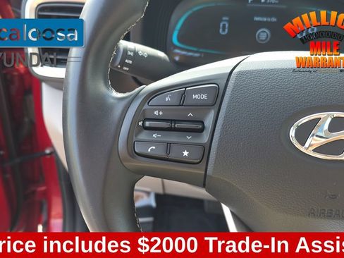 Used 2025 Hyundai Venue SEL FWD image 17