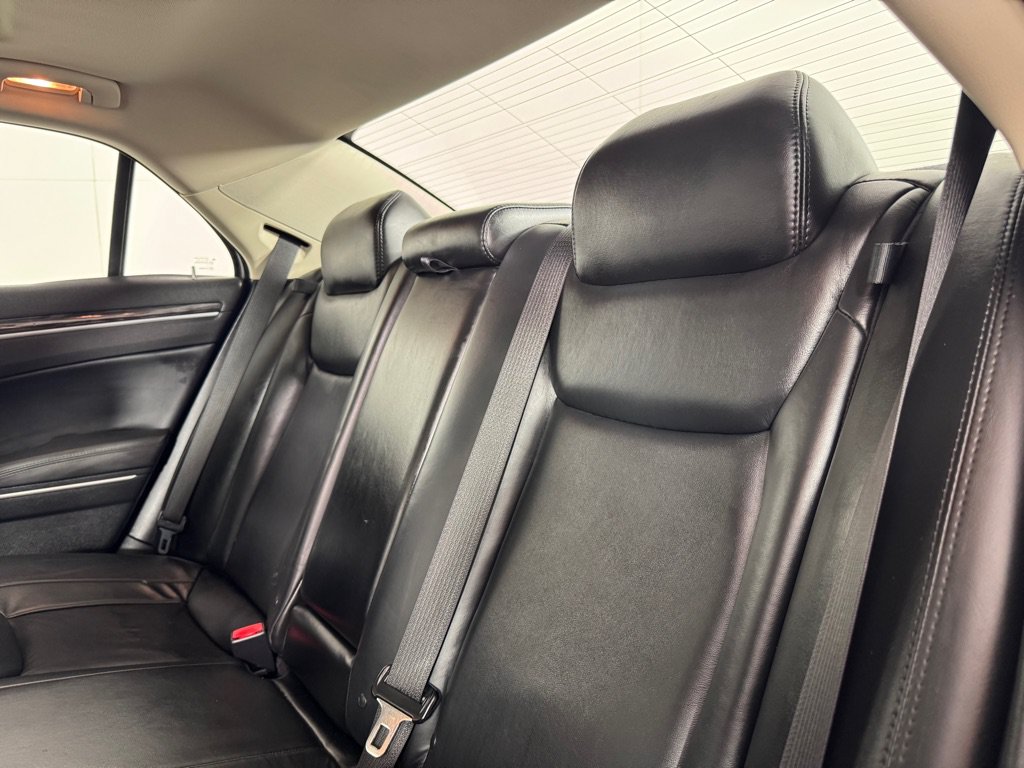 Used 2016 Chrysler 300 Limited RWD image 21