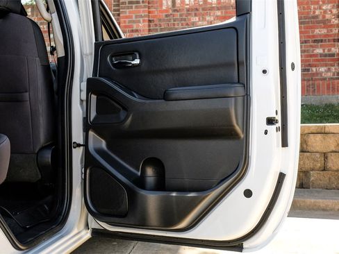 Used 2022 Nissan Frontier SV image 45