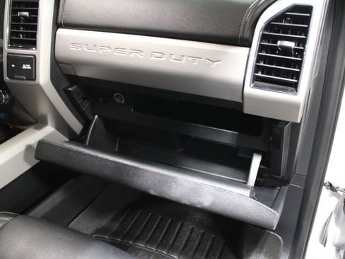 Used 2019 Ford F250 Lariat w/ Chrome Package image 26