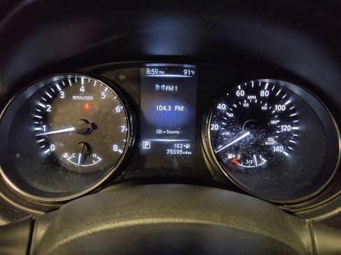 Used 2017 Nissan Rogue SV image 23