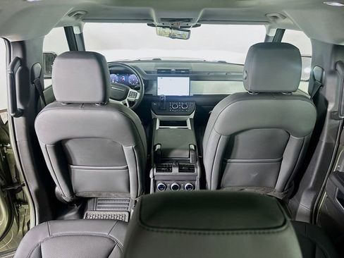 Used 2025 Land Rover Defender 110 S image 24