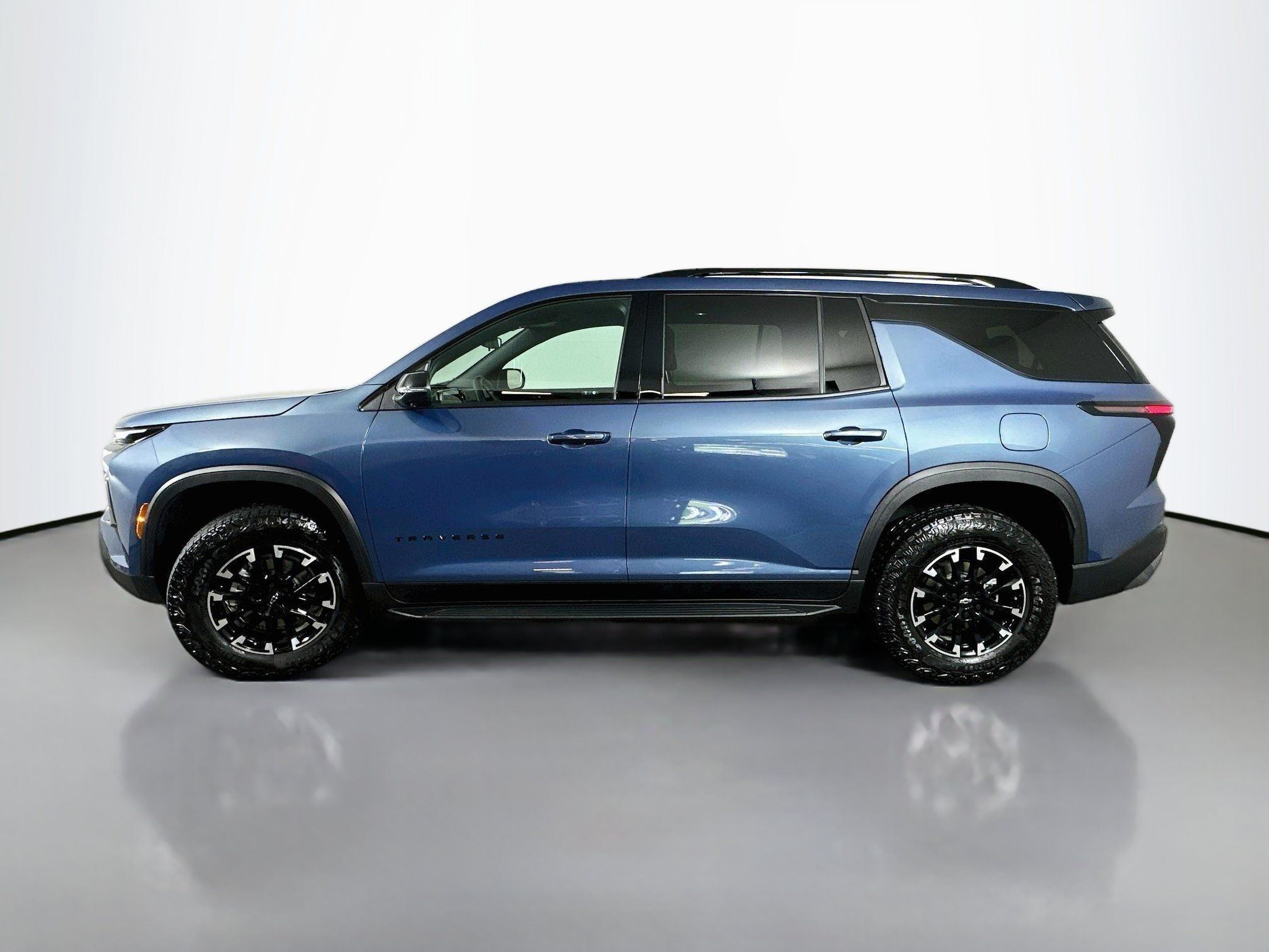 Used 2025 Chevrolet Traverse Z71 w/ Driver Confidence Package AWD/4WD image 4