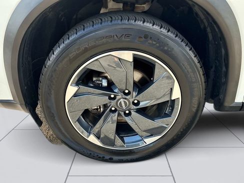 Used 2024 Nissan Rogue SV AWD/4WD image 12