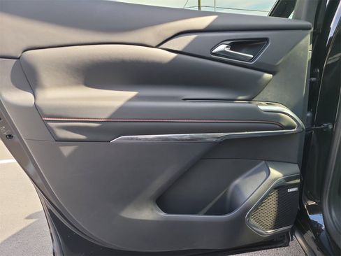 Used 2024 Chevrolet Traverse RS image 11