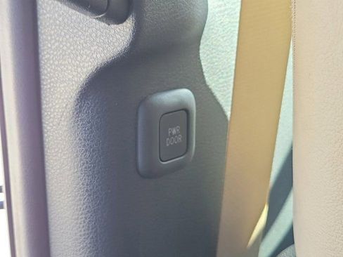 Used 2024 Toyota Sienna XLE FWD image 20