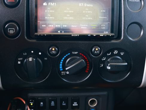 Used 2010 Toyota FJ Cruiser 4WD image 36