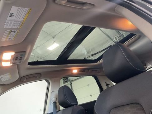 Used 2024 Nissan Pathfinder SV AWD/4WD image 27