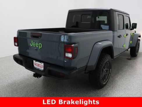 Used 2024 Jeep Gladiator Sport image 7
