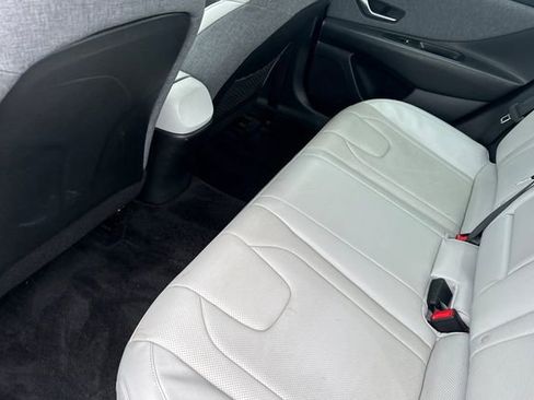 Used 2023 Hyundai Elantra Limited FWD image 12