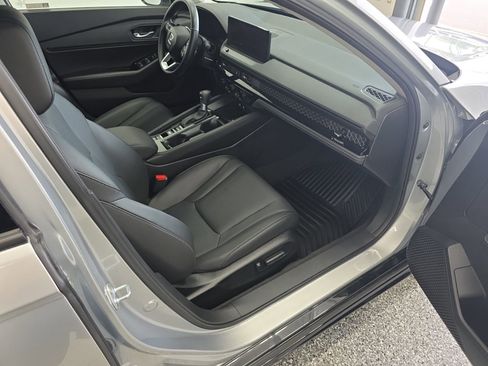 Used 2024 Honda Accord Touring image 9