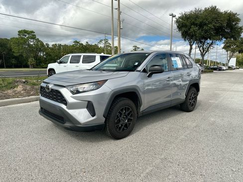 Used 2022 Toyota RAV4 LE image 2