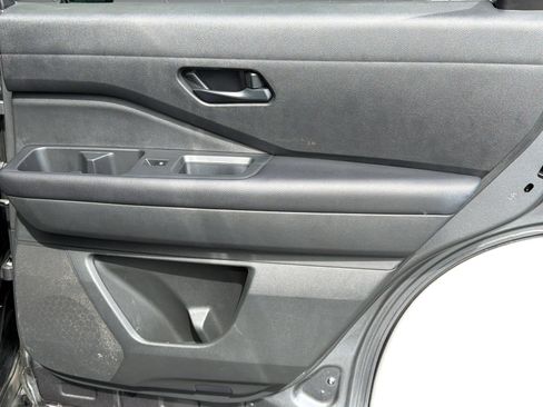 Used 2025 Nissan Pathfinder SV FWD image 31