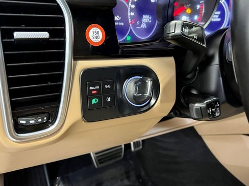 Used 2022 Porsche Cayenne S image 31