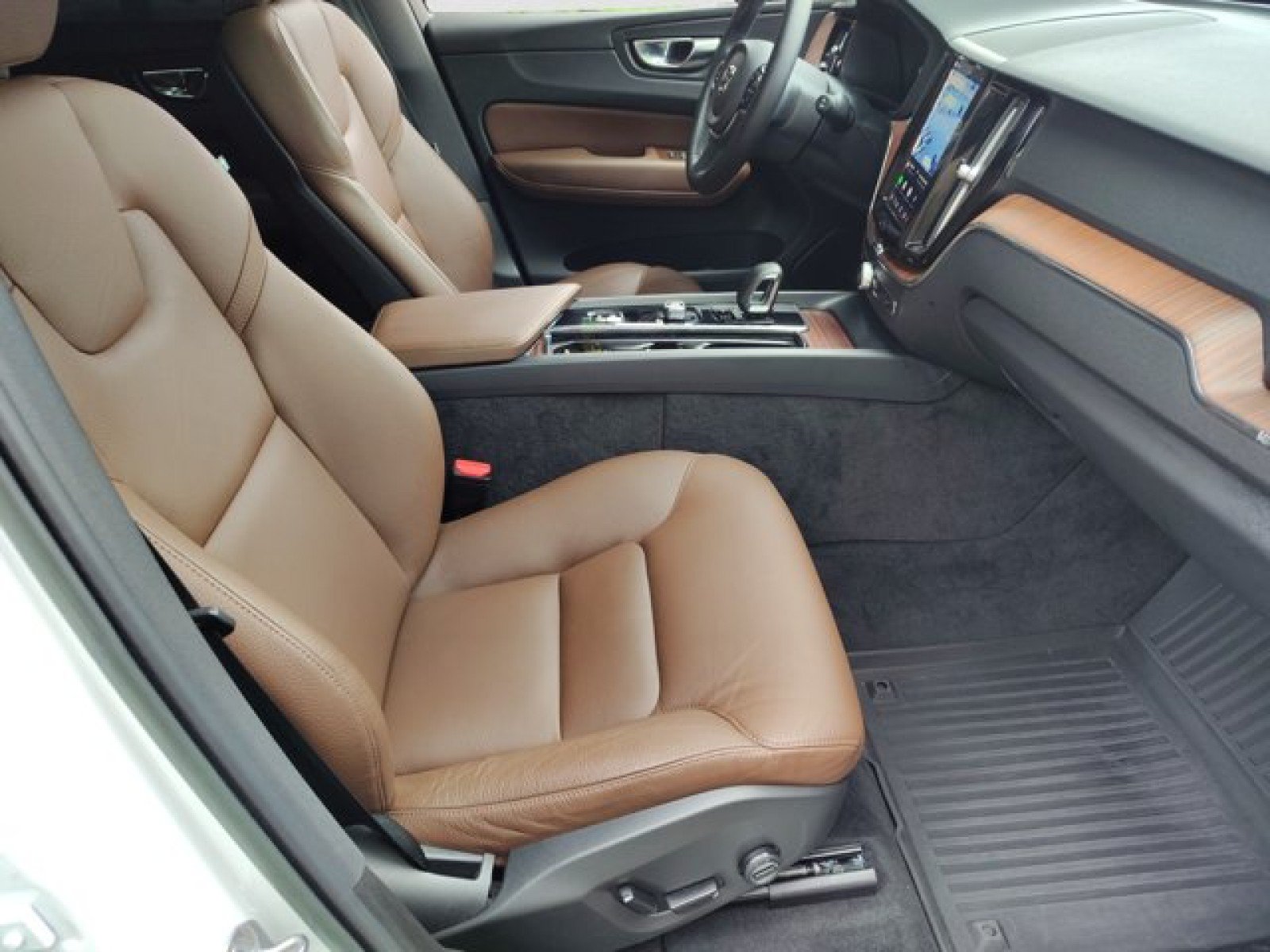 Used 2023 Volvo XC60 B5 Plus w/ Climate Package FWD image 20