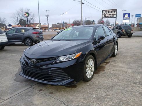 Used 2019 Toyota Camry LE image 7