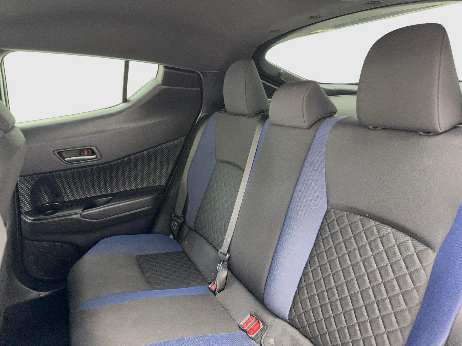 Used 2020 Toyota C-HR XLE FWD image 36