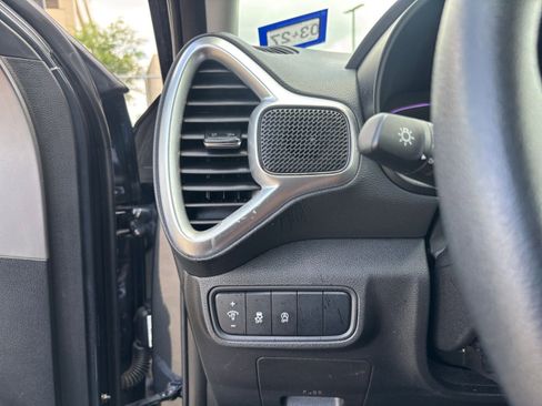 Used 2025 Kia Soul LX w/ LX Technology Package image 32