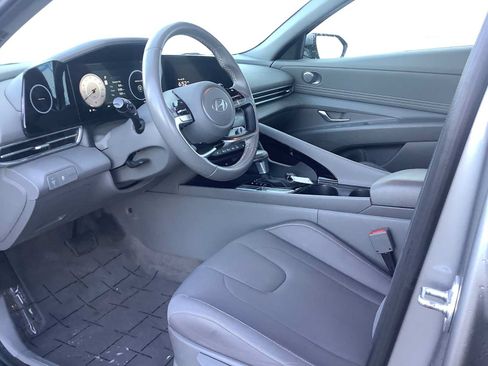 Used 2025 Hyundai Elantra SEL FWD image 3