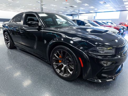 Used 2020 Dodge Charger SRT Hellcat w/ Harman/Kardon Audio Group RWD image 4