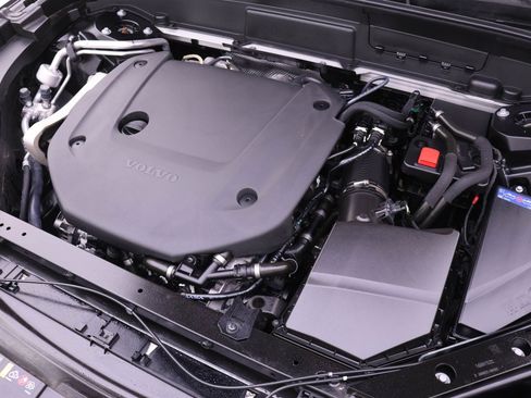 Certified 2023 Volvo XC60 B6 Ultimate w/ Protection Package Premier image 24