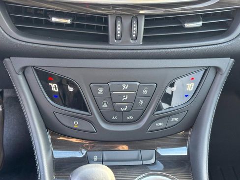 Used 2019 Buick Envision Essence image 23