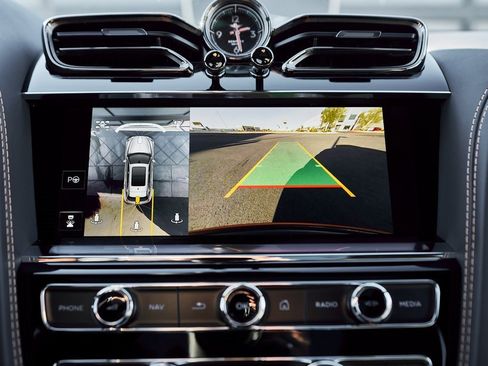 Used 2025 Bentley Bentayga image 79