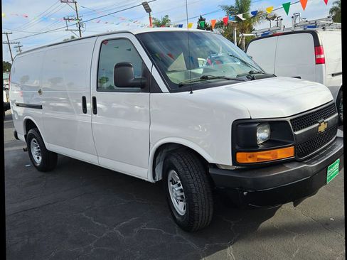 Used 2015 Chevrolet Express 2500 image 3