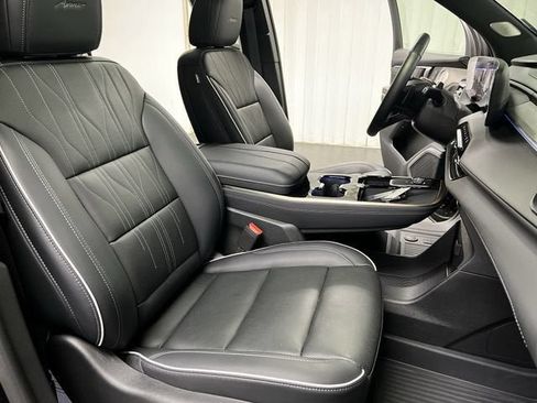 Certified 2025 Buick Enclave Avenir w/ Super Cruise Package FWD image 29