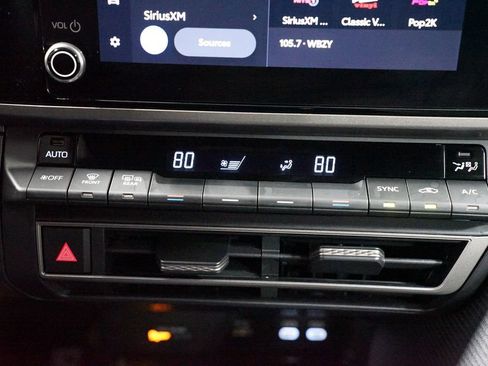 Certified 2025 Toyota Camry SE image 21