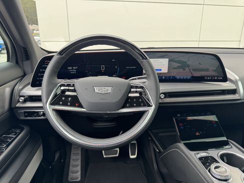 New 2026 Cadillac Vistiq Sport image 18