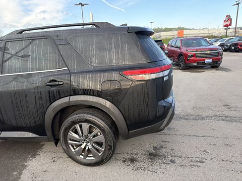 Used 2025 Nissan Pathfinder SV AWD/4WD image 9