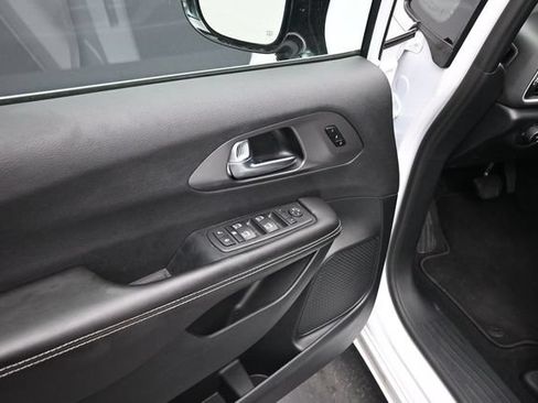 Used 2026 Chrysler Pacifica Select FWD image 15