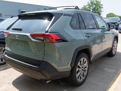 Used 2023 Toyota RAV4 XLE Premium AWD/4WD image 7