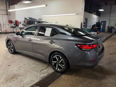 Used 2024 Nissan Sentra SV image 3