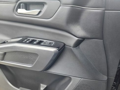Used 2023 Nissan Pathfinder SL w/ Lighting Package (N92) FWD image 14