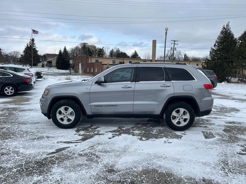 Used 2017 Jeep Grand Cherokee Laredo w/ Quick Order Package 23E AWD/4WD image 2