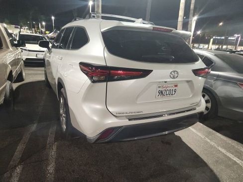 Used 2024 Toyota Highlander Limited image 4