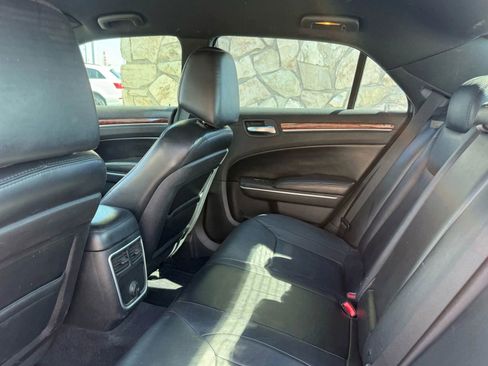 Used 2013 Chrysler 300 image 8